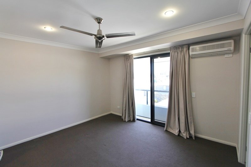 2/212 Nerang Street SOUTHPORT 7