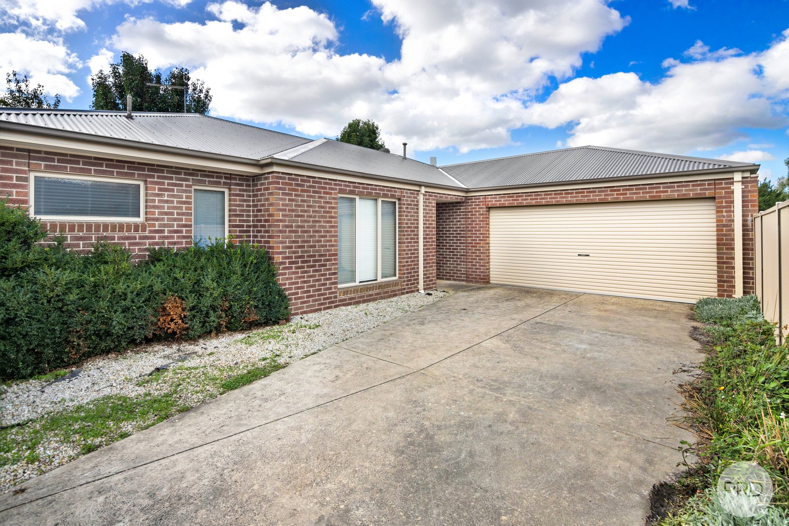 2/213 Kossuth Street SEBASTOPOL 2
