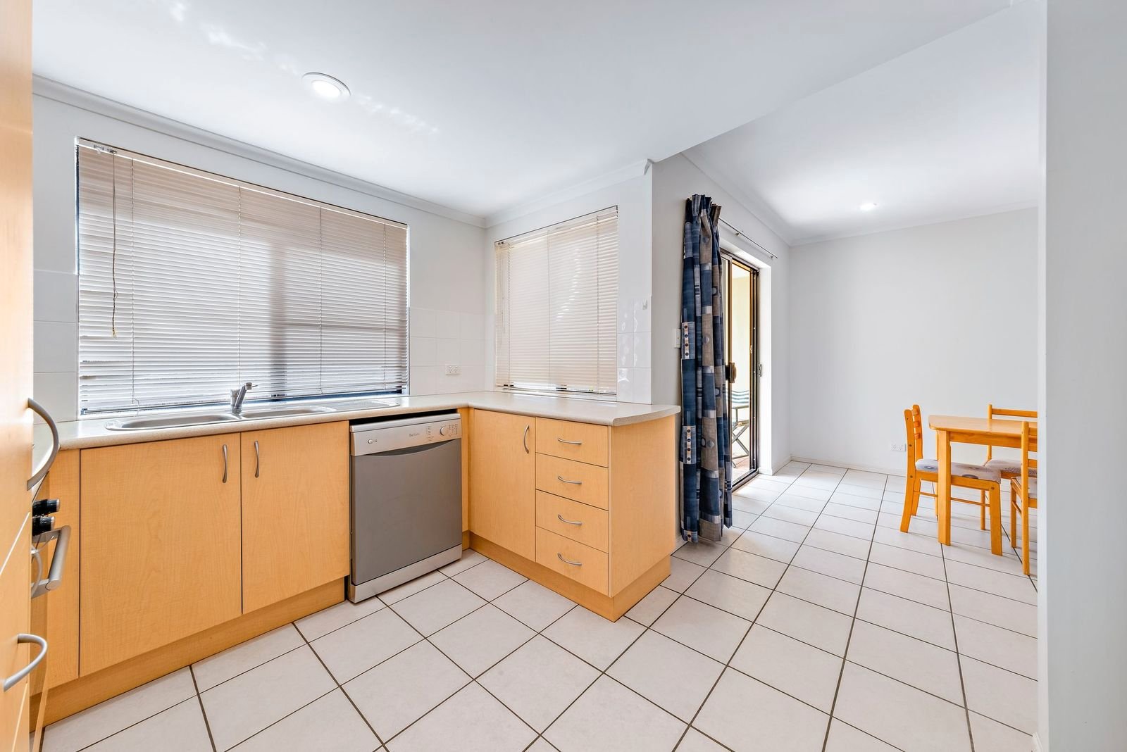 22/16 Beach Road CANNONVALE 6