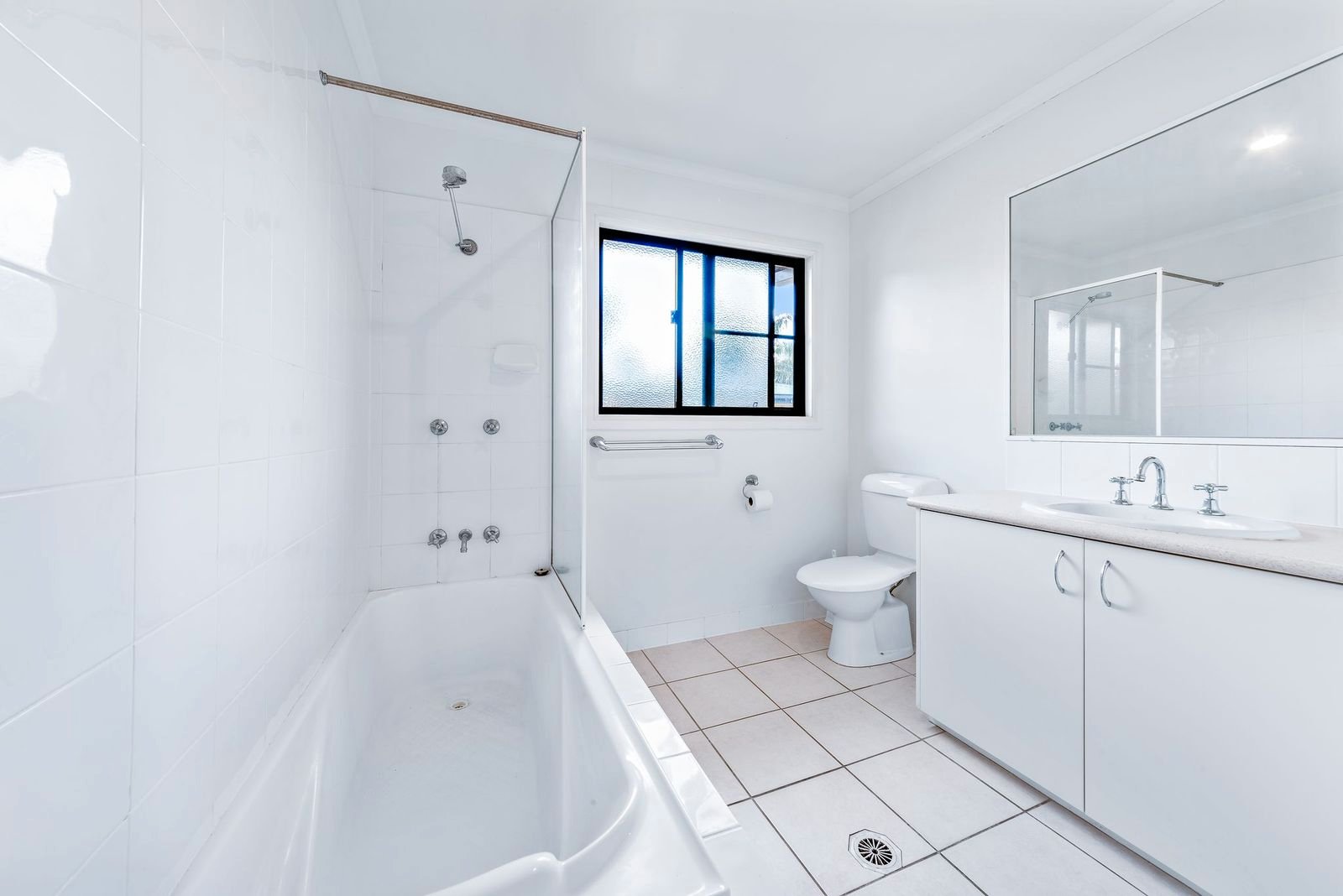22/16 Beach Road CANNONVALE 12
