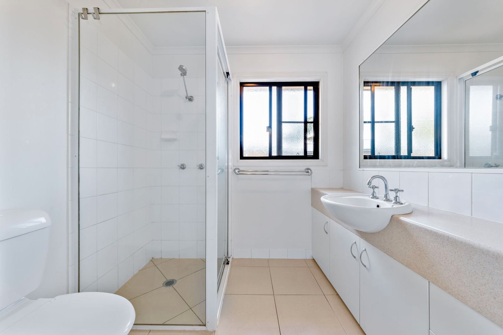 22/16 Beach Road CANNONVALE 13