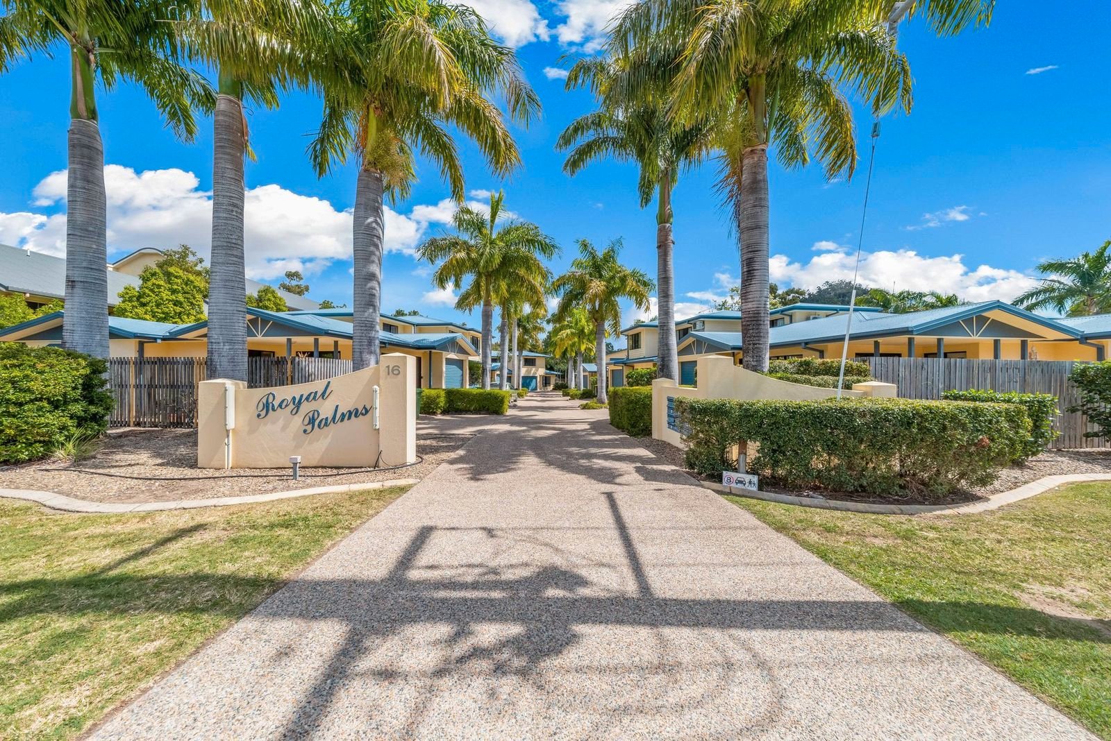 22/16 Beach Road CANNONVALE 17