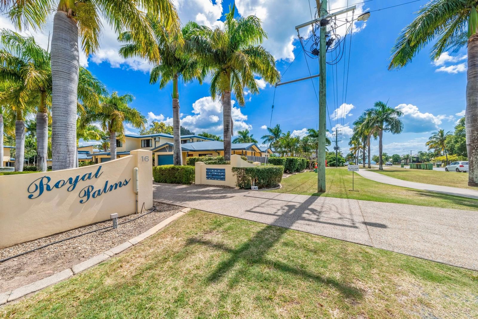 22/16 Beach Road CANNONVALE 19