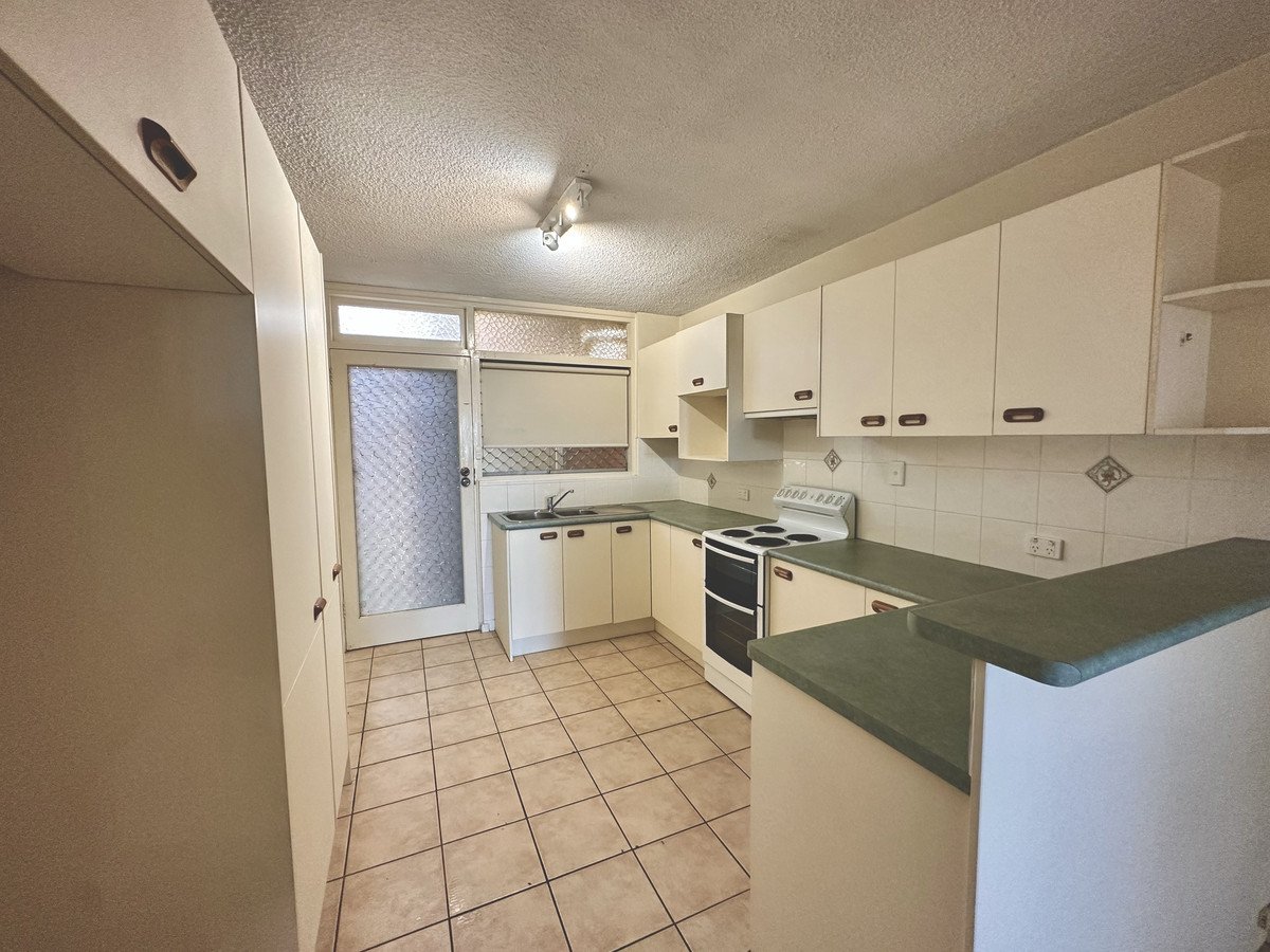 2/216 The Esplande  Burleigh Heads 3