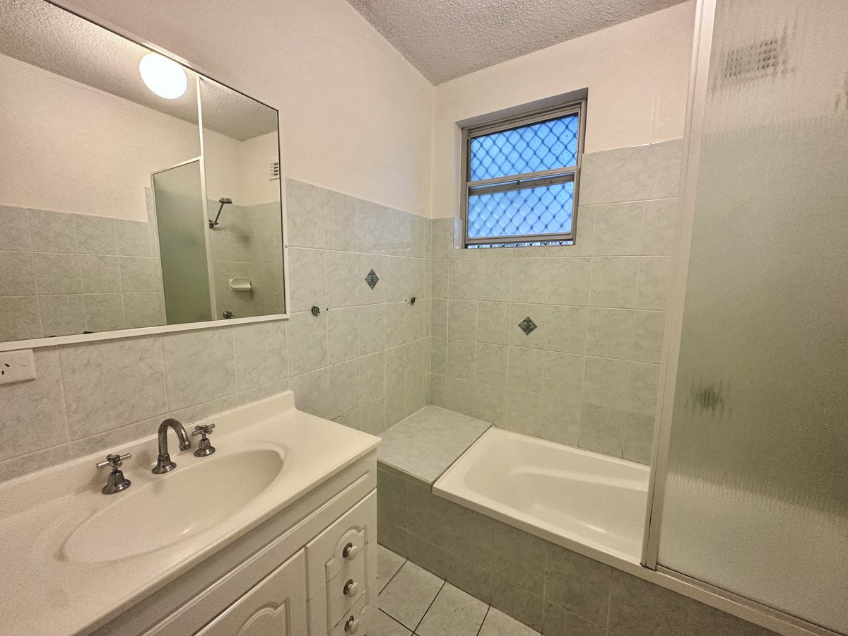 2/216 The Esplande  Burleigh Heads 4