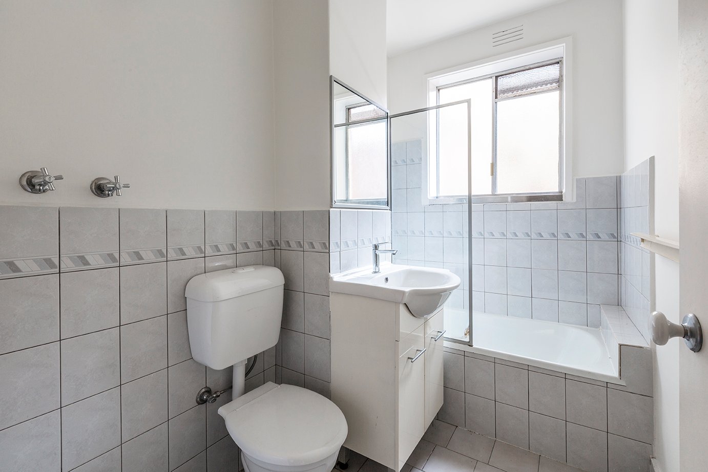 Real Estate and Property in 2/217 Bridport West Street, Albert Park, VIC