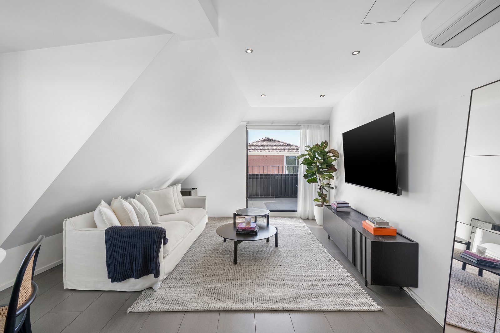 Gallery: 22/17 Ellesmere Road