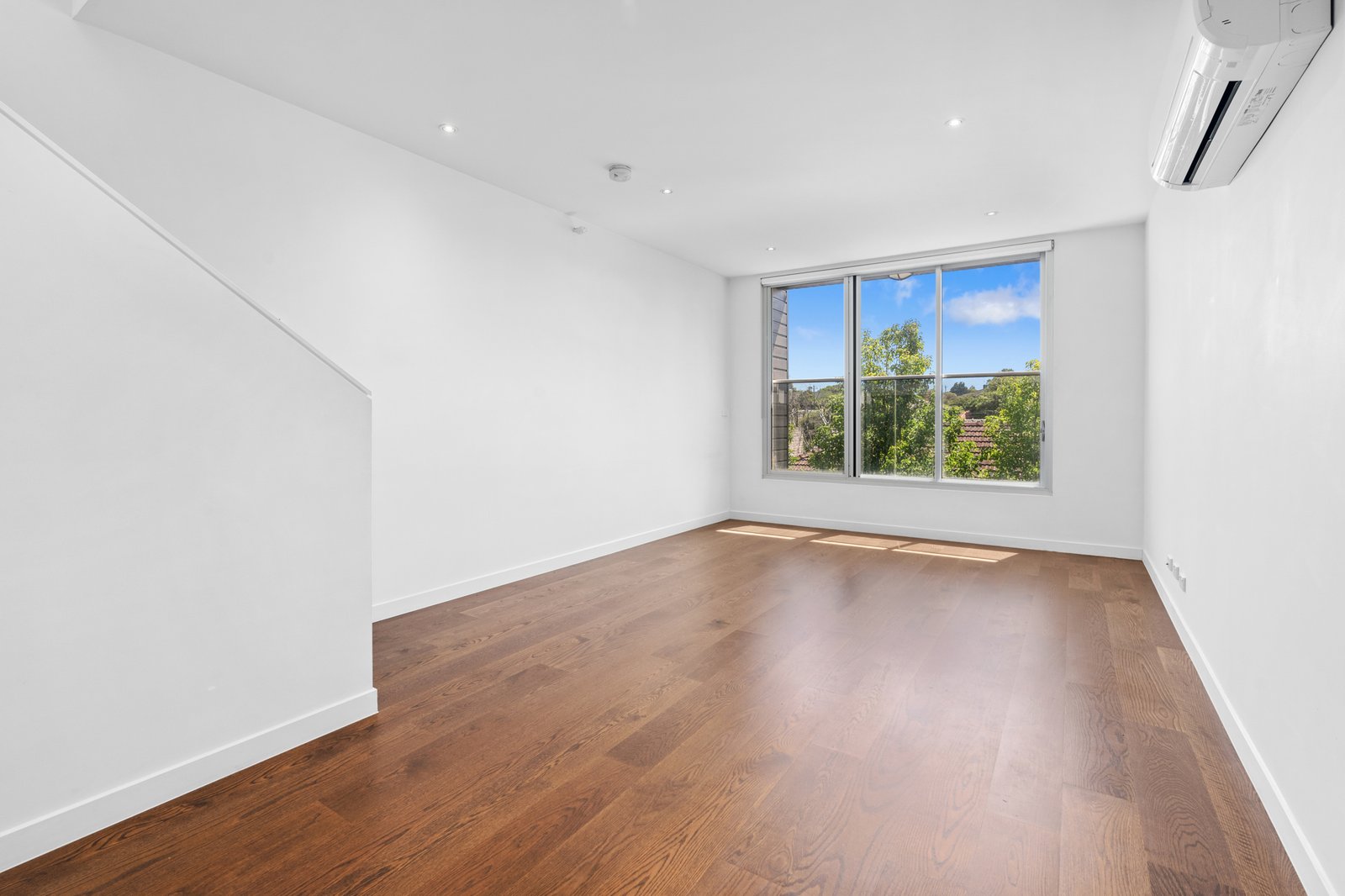 Gallery: 22/170 Beach Road