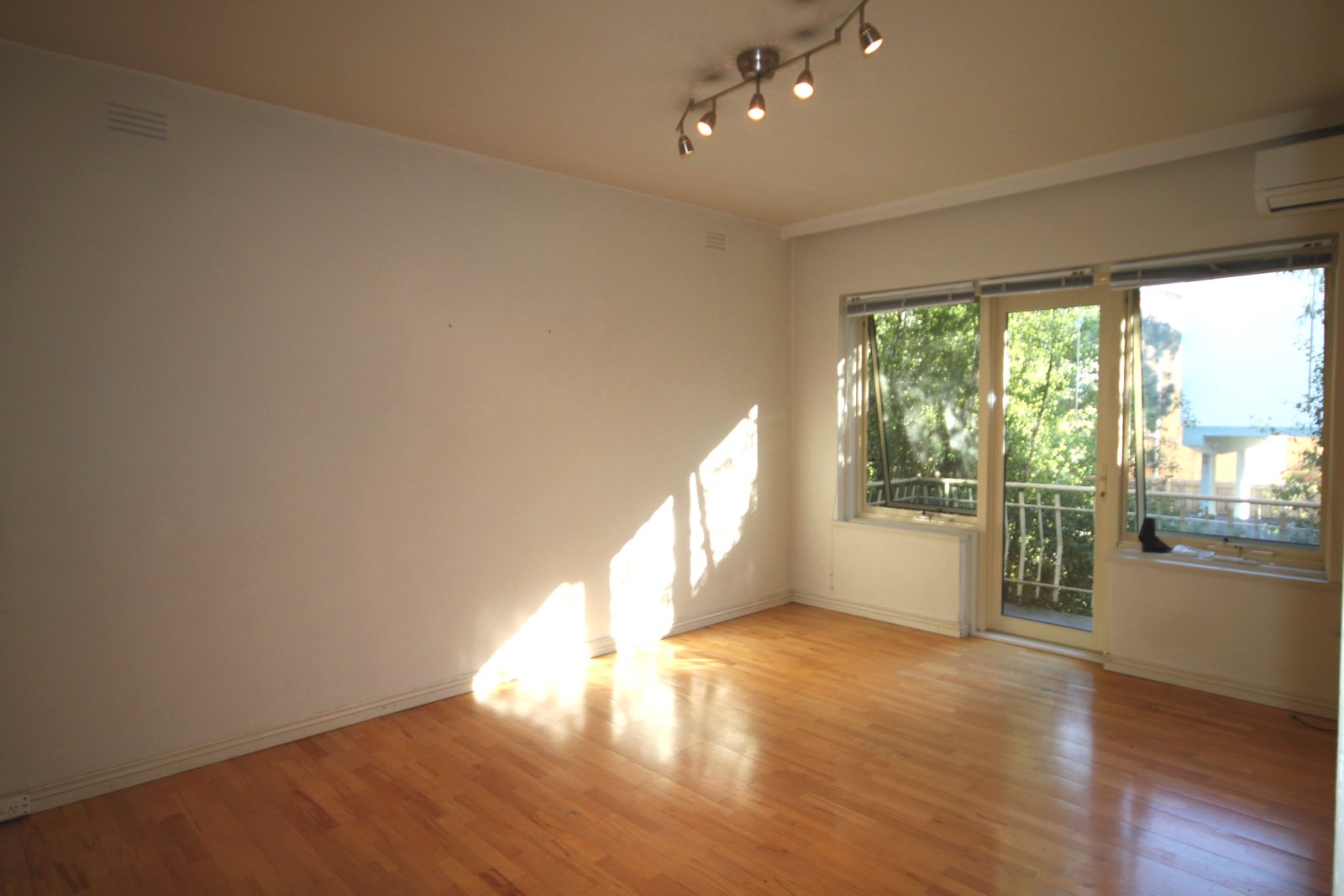 Gallery: 22/197 Brighton Road