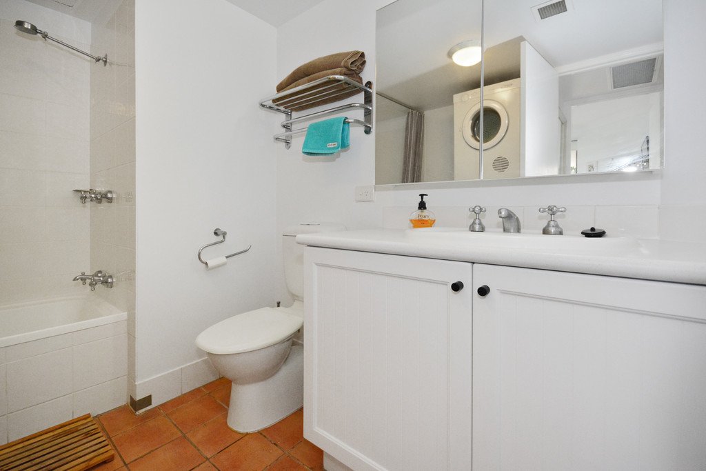 221/99 Griffith Street COOLANGATTA 5