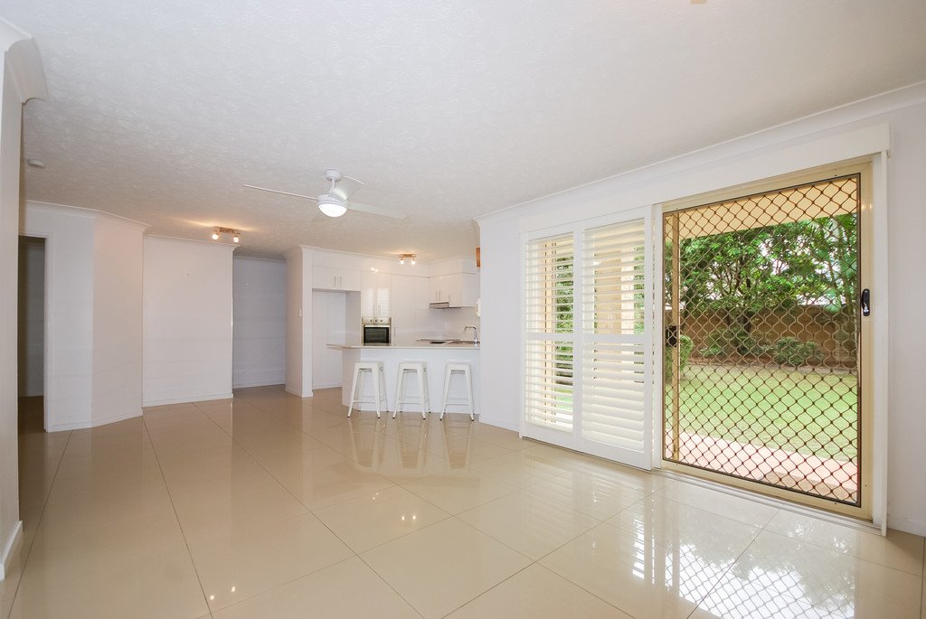 2/22 Binya Avenue KIRRA 1