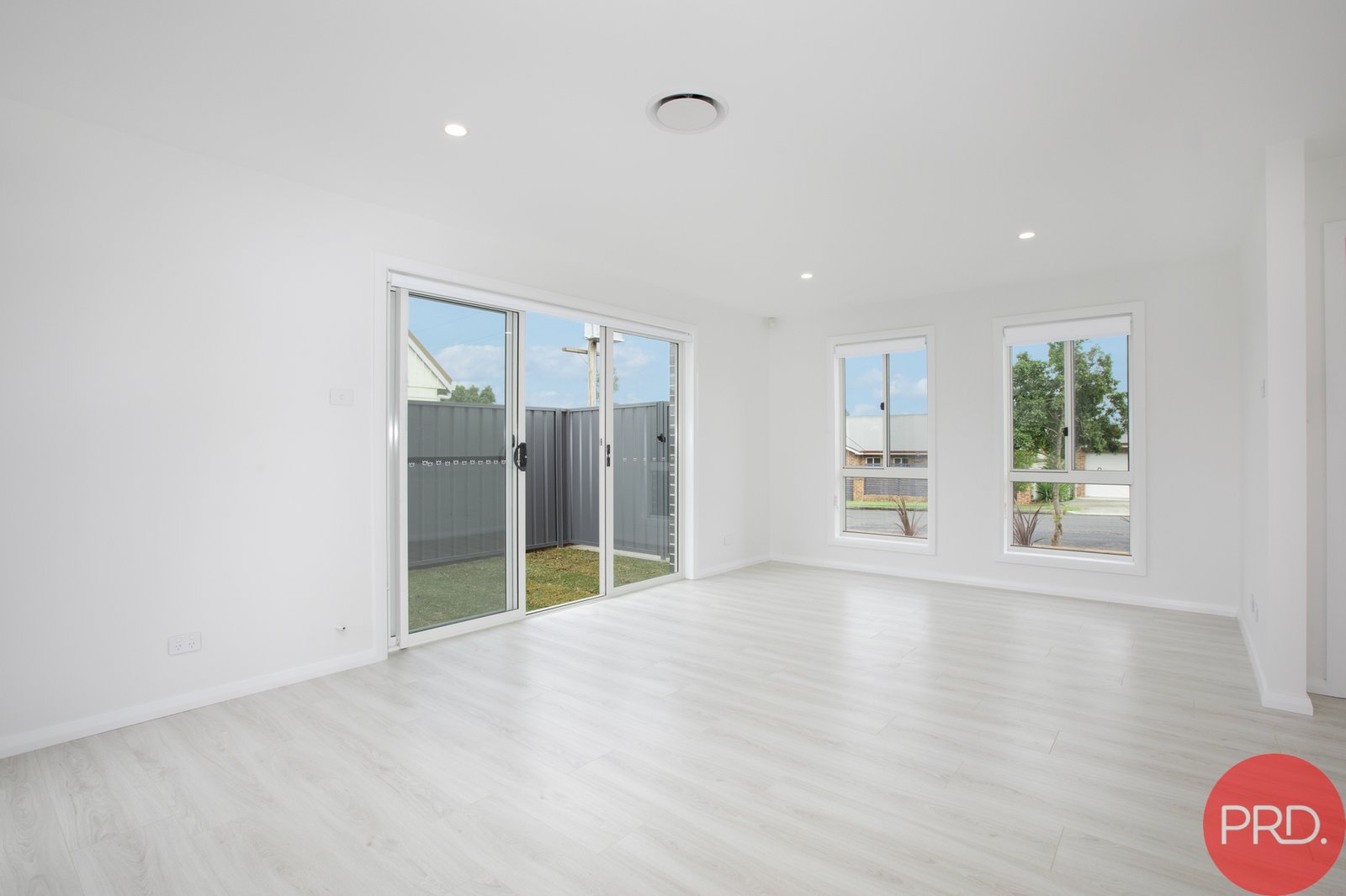2/22 Chaucer Street BERESFIELD 4