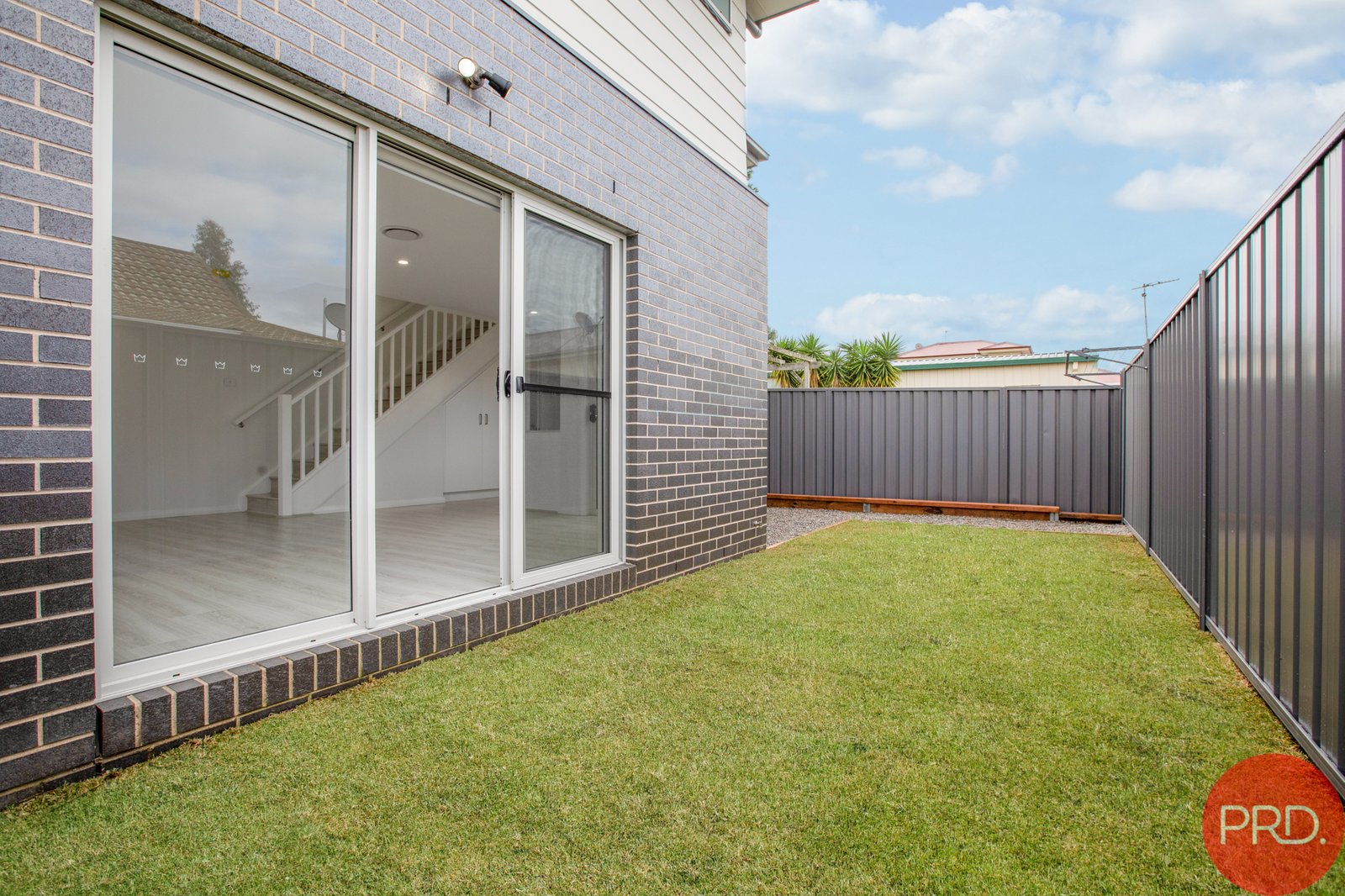 2/22 Chaucer Street BERESFIELD 13