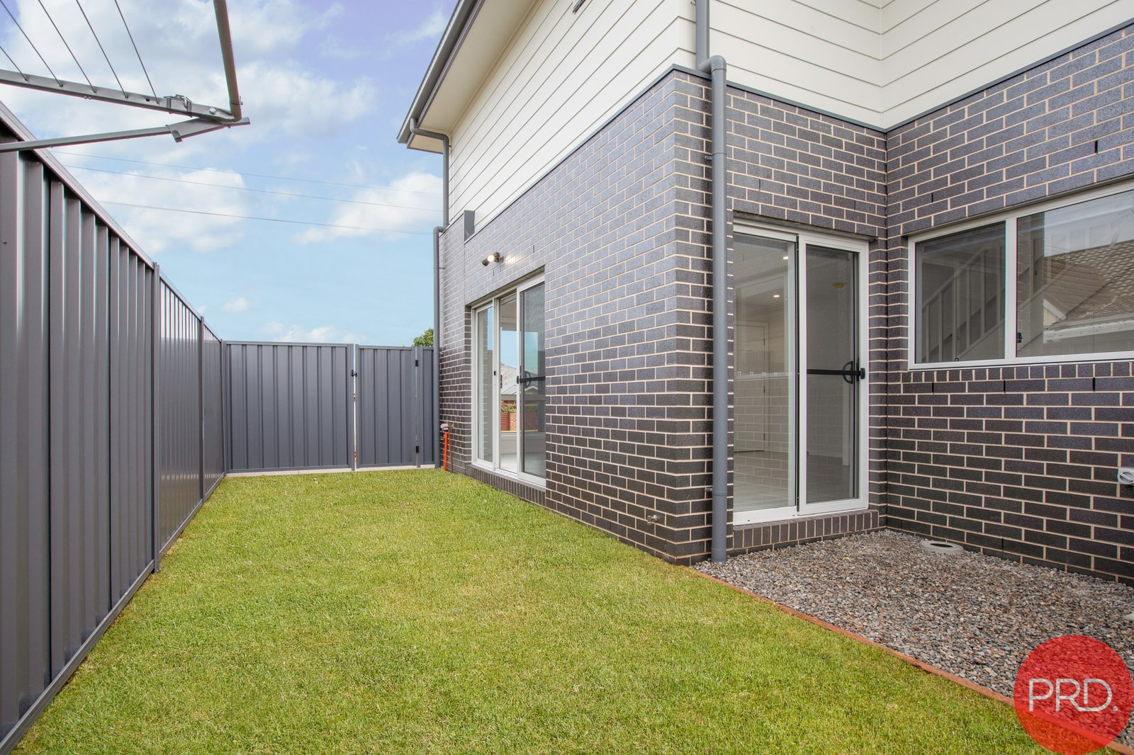 2/22 Chaucer Street BERESFIELD 14