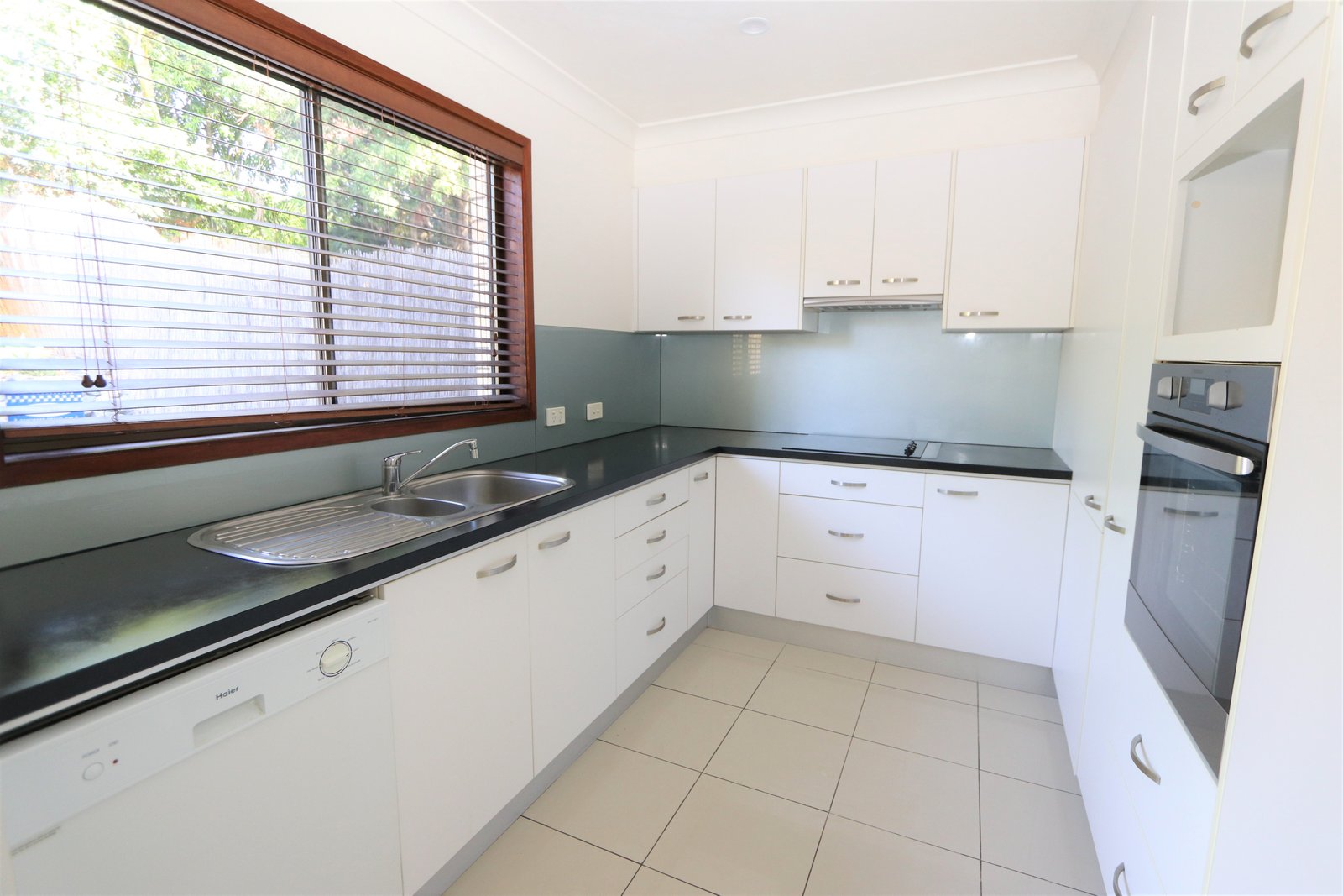2/22 Corunna Crescent ASHMORE 3