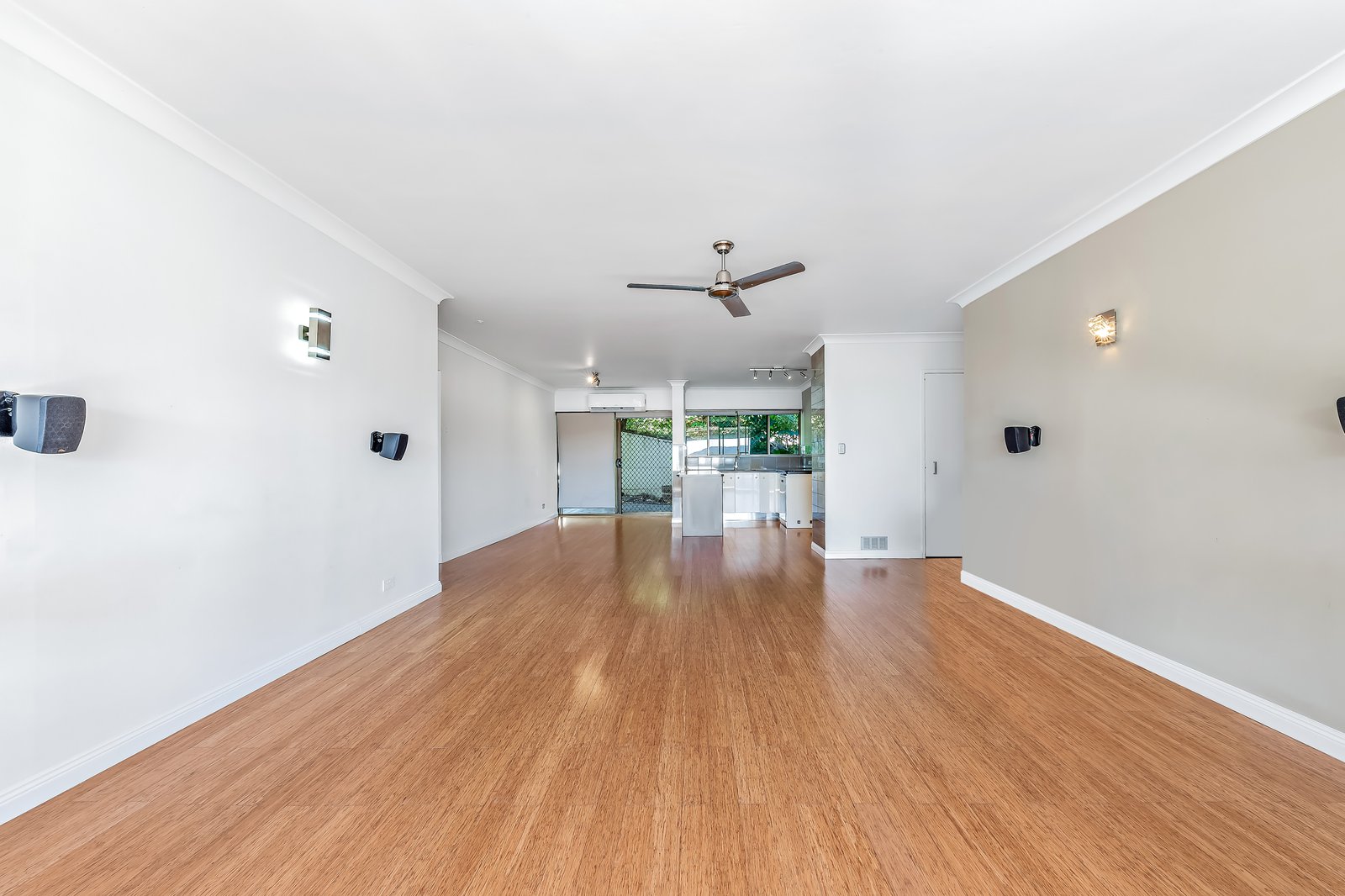 22/2 Eshelby Drive CANNONVALE 3