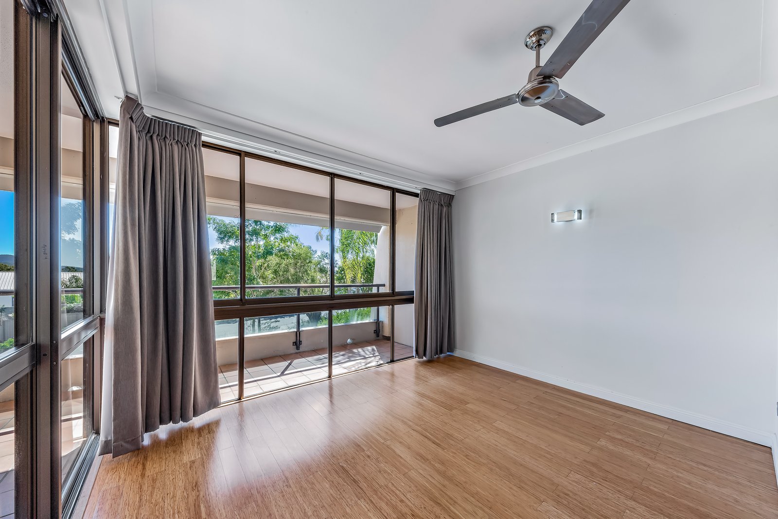 22/2 Eshelby Drive CANNONVALE 5