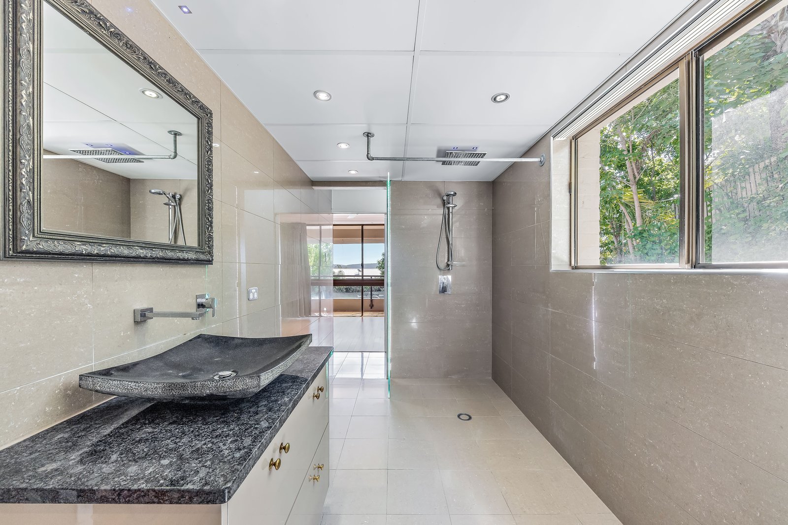 22/2 Eshelby Drive CANNONVALE 6