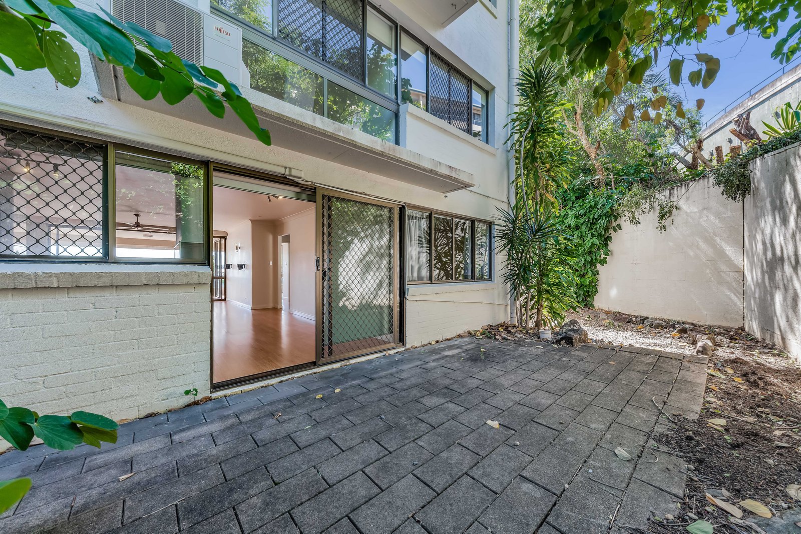 22/2 Eshelby Drive CANNONVALE 10
