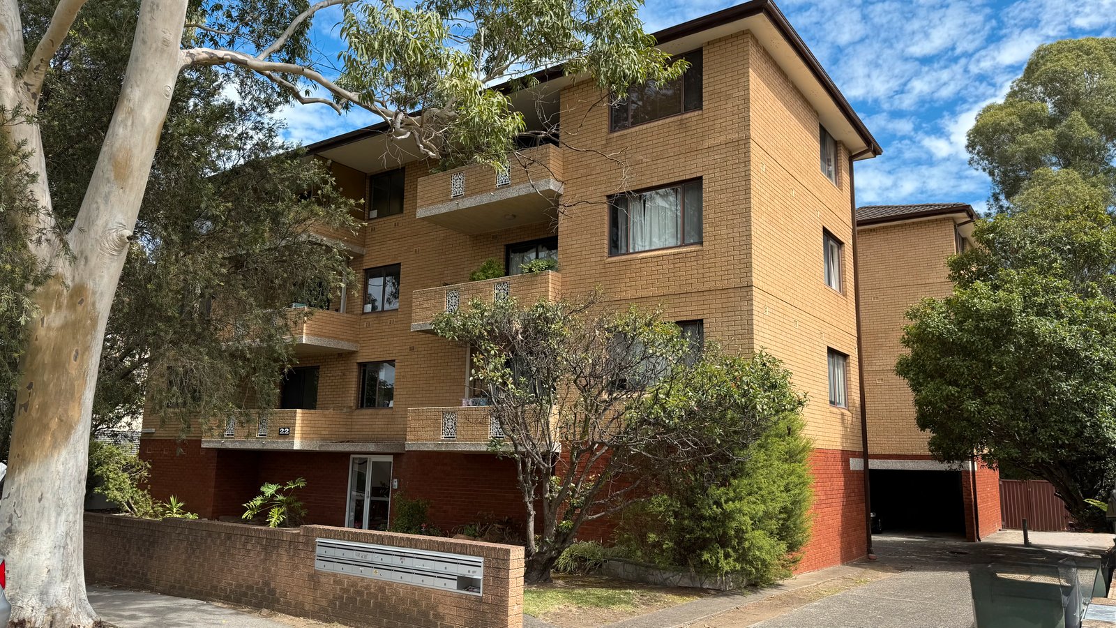 2/22 Macquarie Place MORTDALE 1