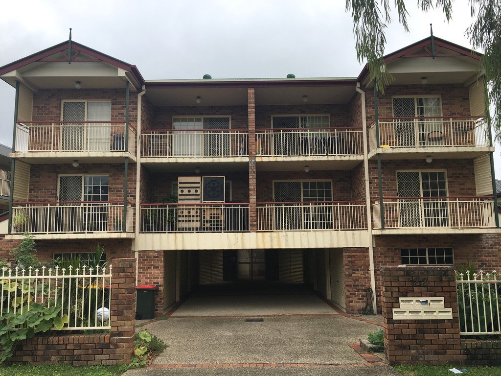 2/22 Miles Street CLAYFIELD 1