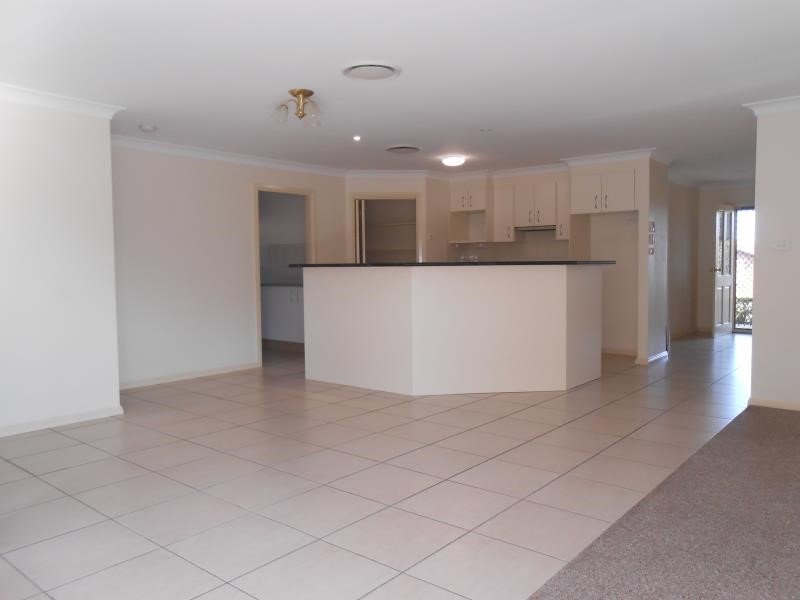 2/22 Piper Street TAMWORTH 4