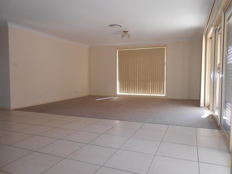 2/22 Piper Street TAMWORTH 5
