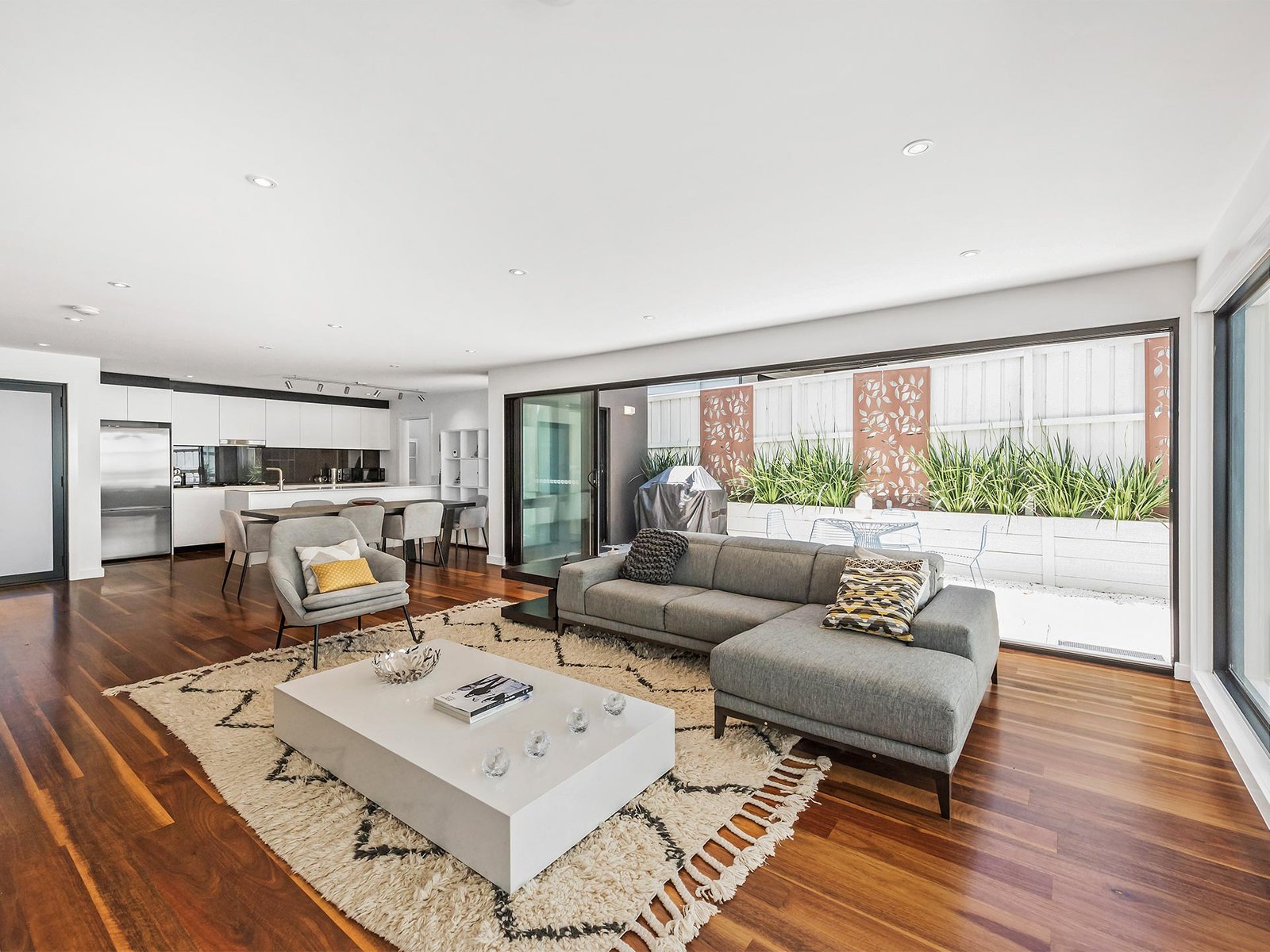 Gallery: 2/22 Roydon Street