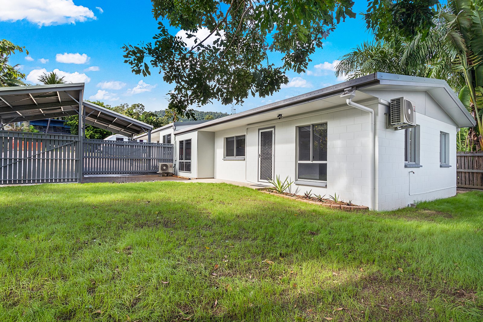 2/22 Wambiri Street CANNONVALE 1