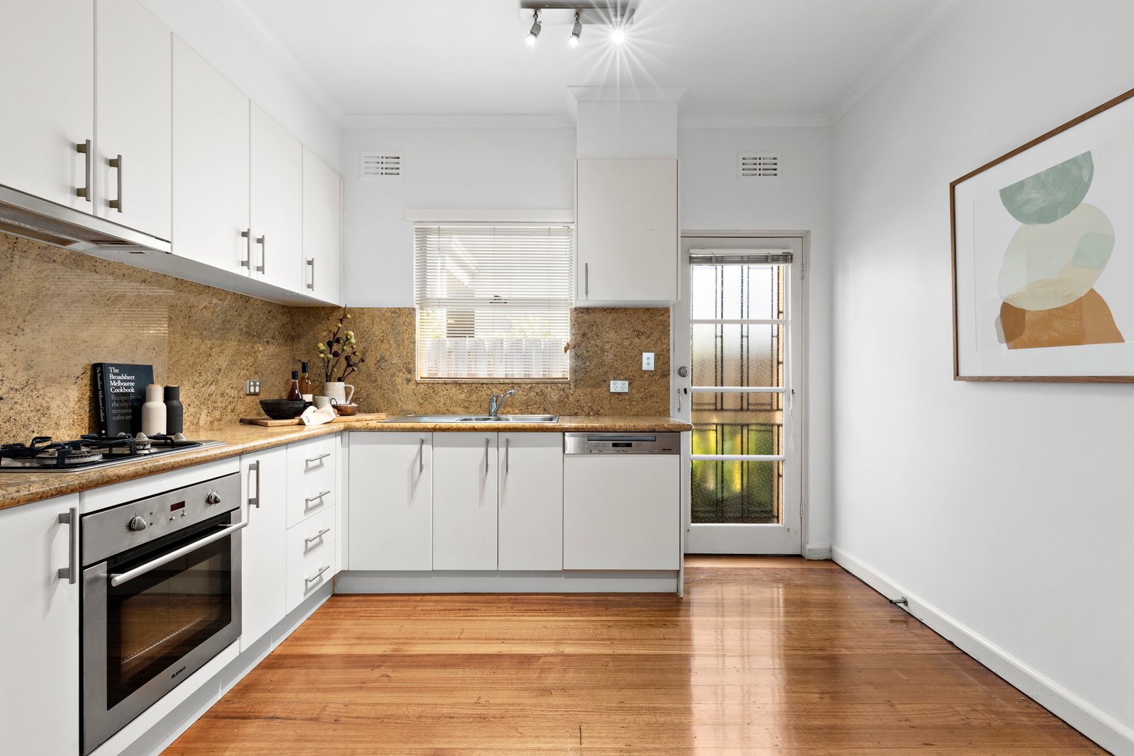 Real Estate and Property in 2/22 Wentworth Avenue, Canterbury, VIC