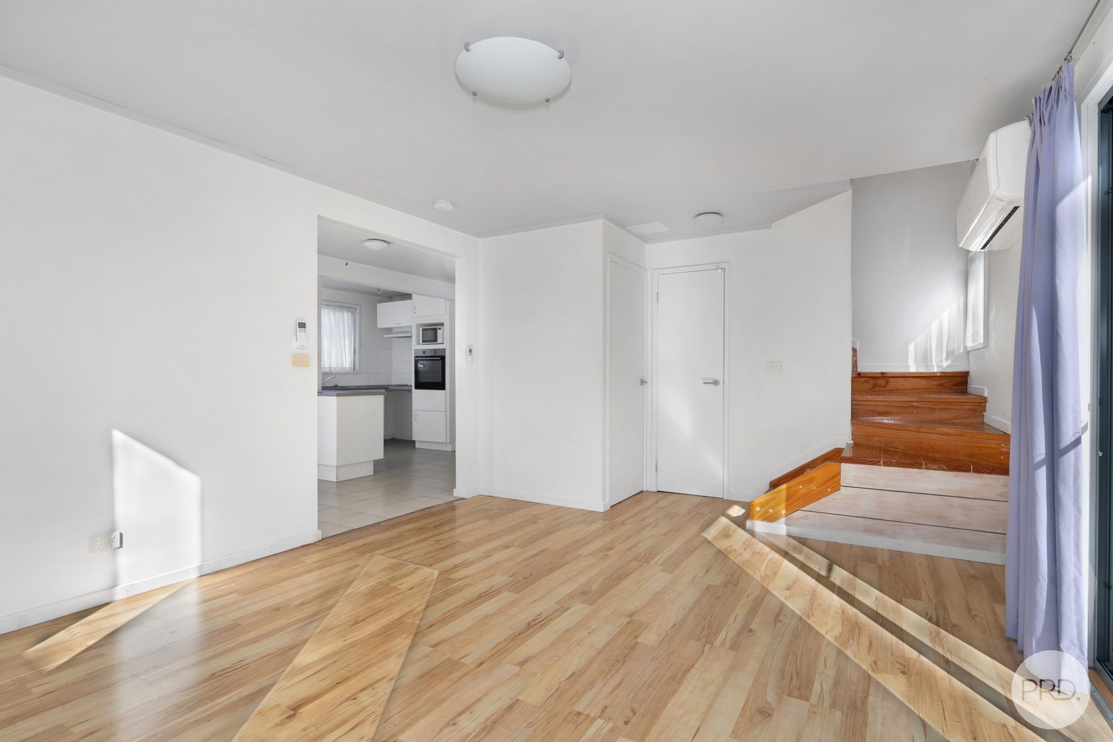 2/220 Eddy Avenue MOUNT HELEN 8