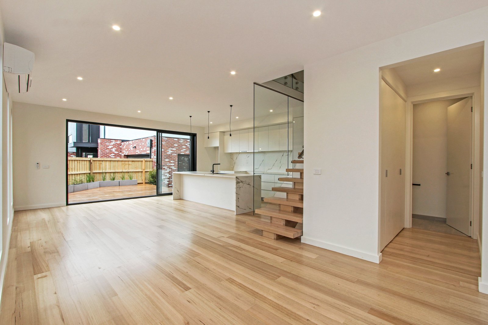 Gallery: 2/23 Adrienne Crescent