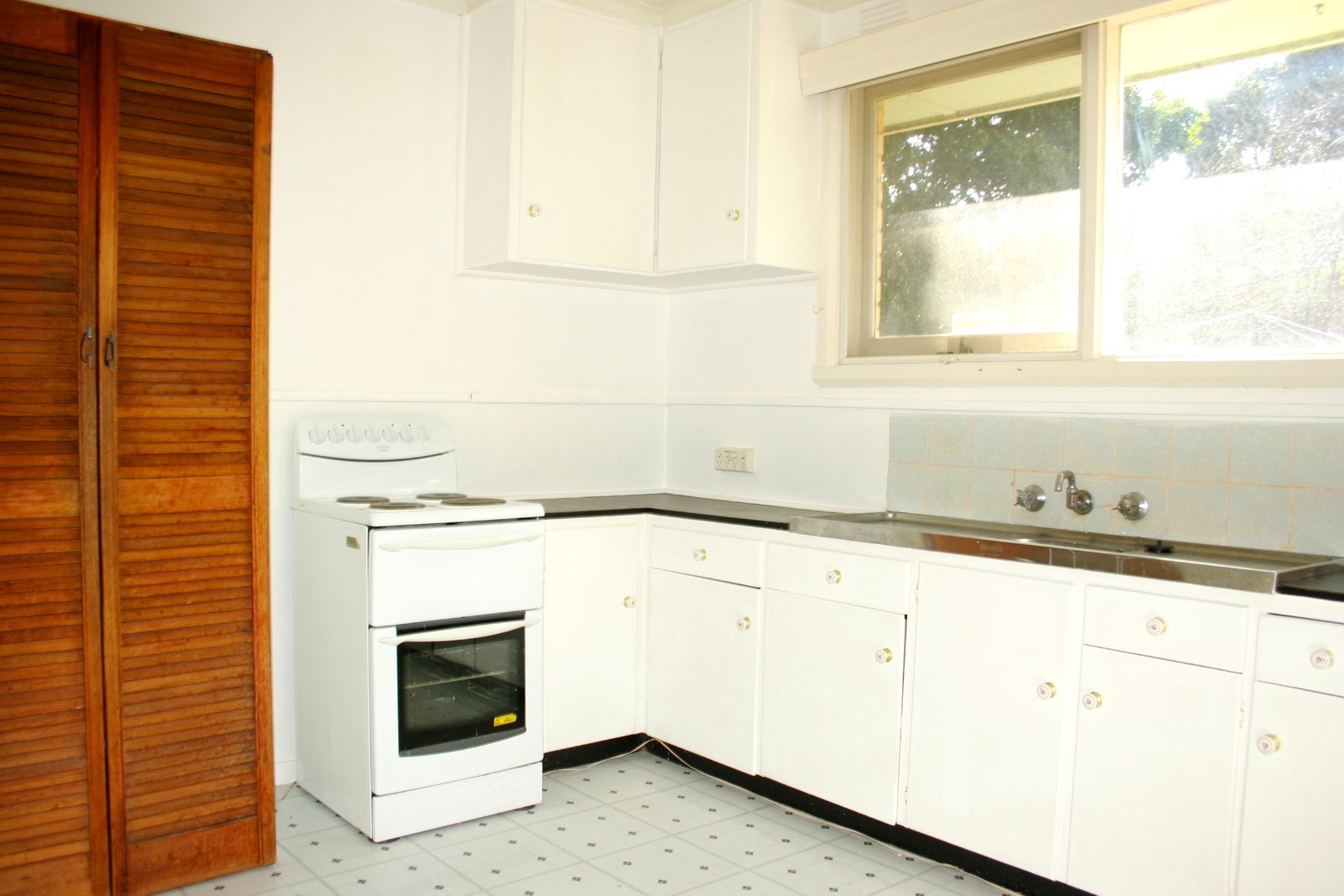 Gallery: 223 High Street Road