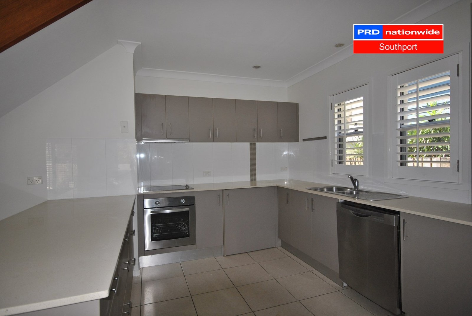2/23 Hunter Avenue LABRADOR 4