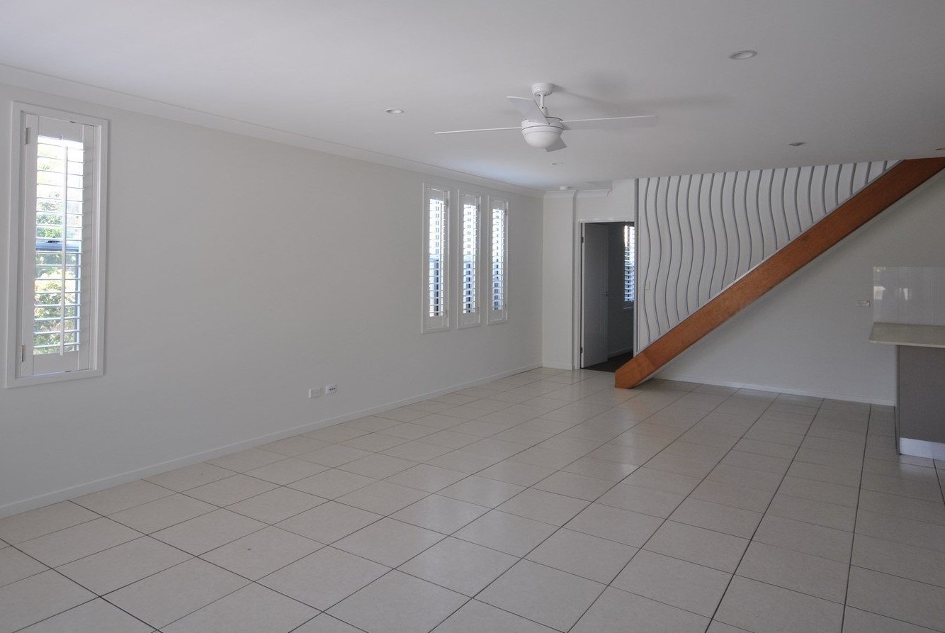 2/23 Hunter Avenue LABRADOR 5
