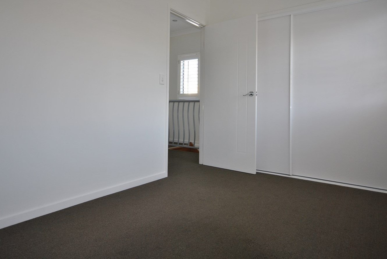 2/23 Hunter Avenue LABRADOR 12