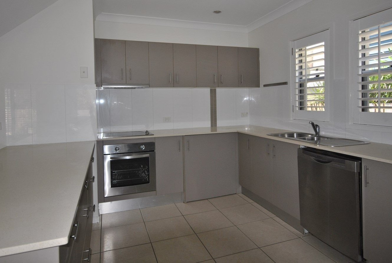 2/23 Hunter Avenue LABRADOR 4