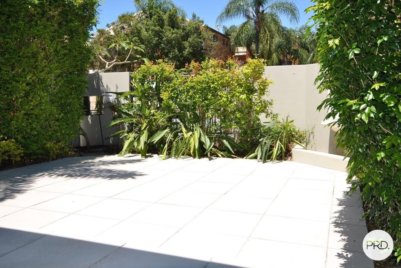 2/23 Hunter Avenue LABRADOR 2