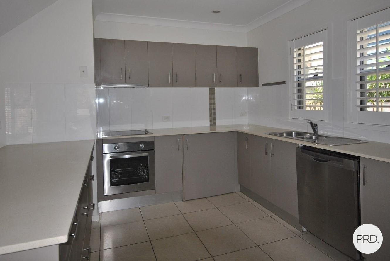 2/23 Hunter Avenue LABRADOR 4