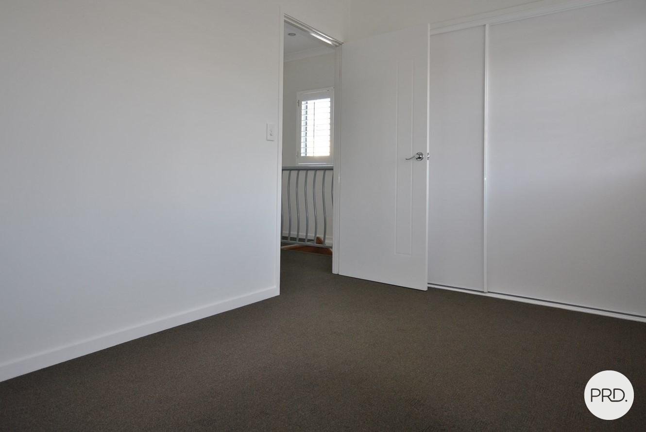 2/23 Hunter Avenue LABRADOR 12