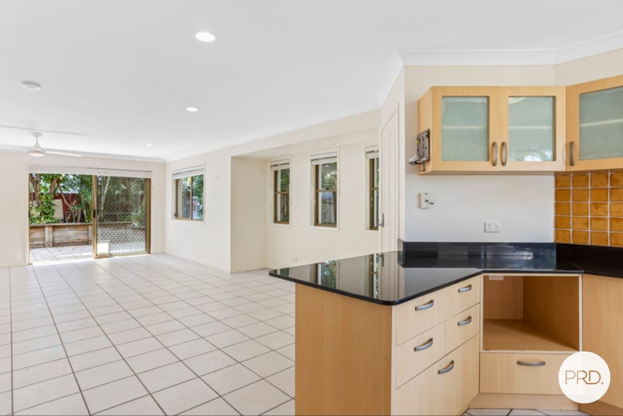 2/23 Mason Street SOUTHPORT 5