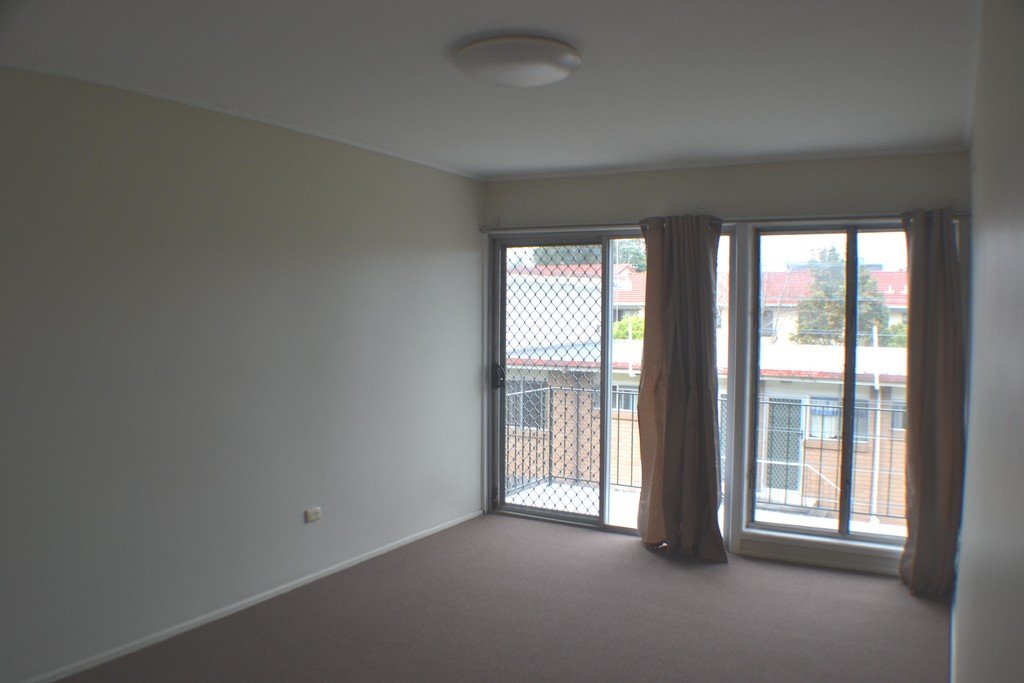 2/23 Railway Pde.  NUNDAH 5