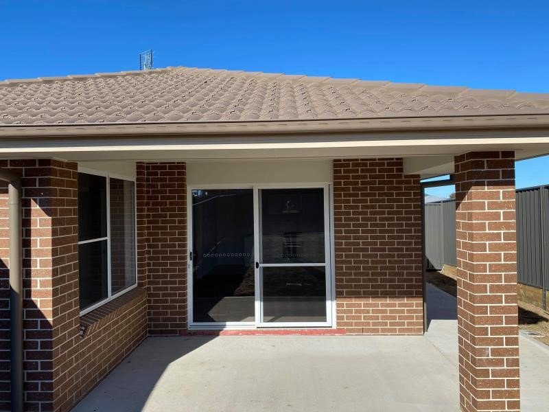 2/23 Reginald Drive TAMWORTH 1