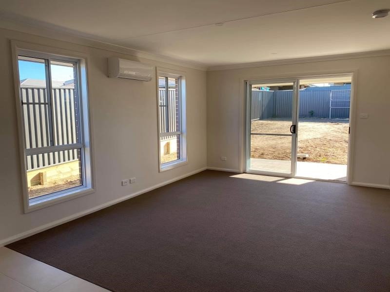 2/23 Reginald Drive TAMWORTH 2