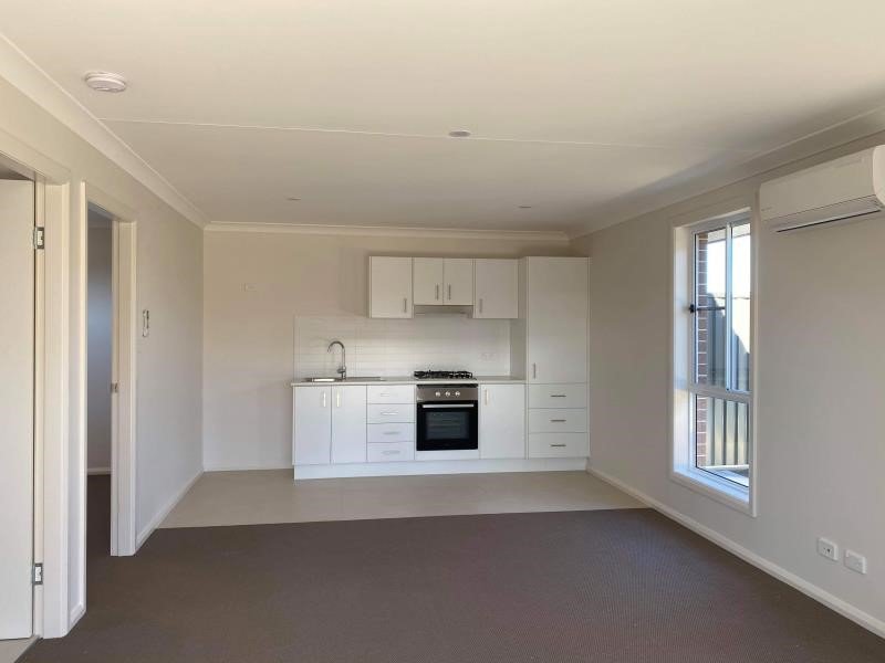 2/23 Reginald Drive TAMWORTH 3