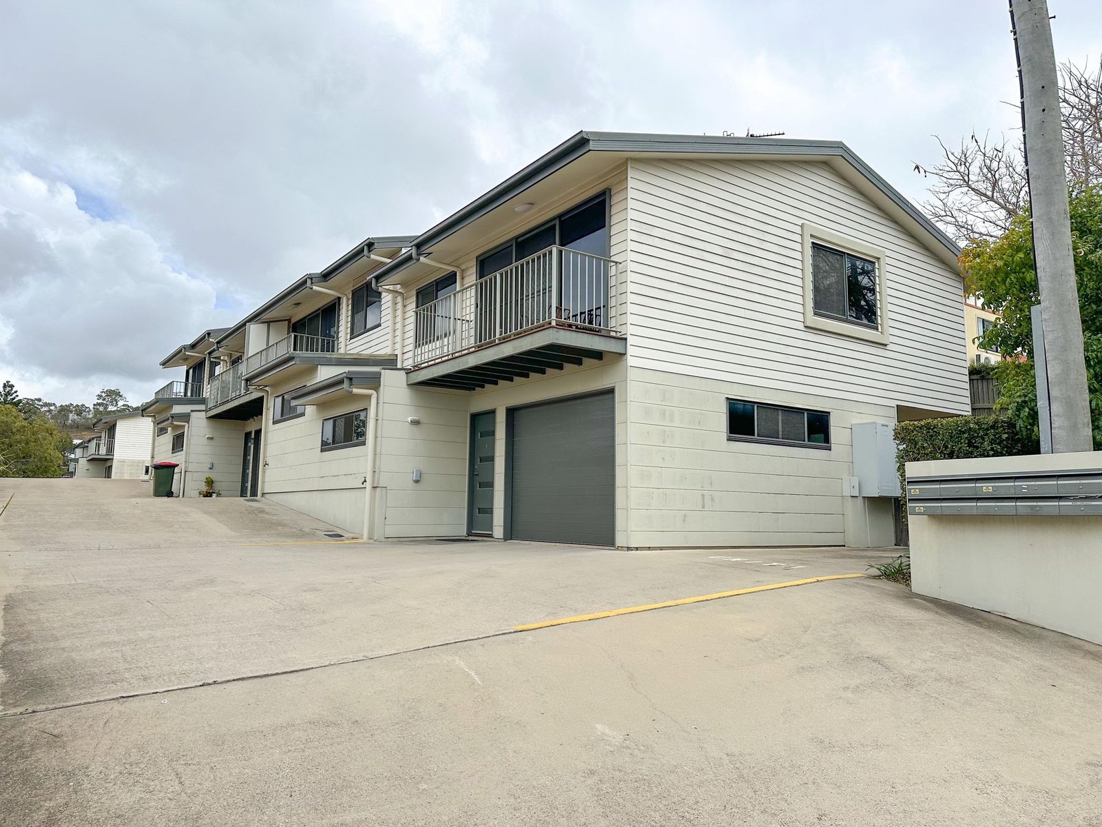 2/23 Roberts Street SOUTH GLADSTONE 1