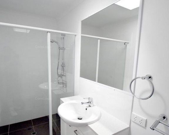 2/23 Roberts Street SOUTH GLADSTONE 10