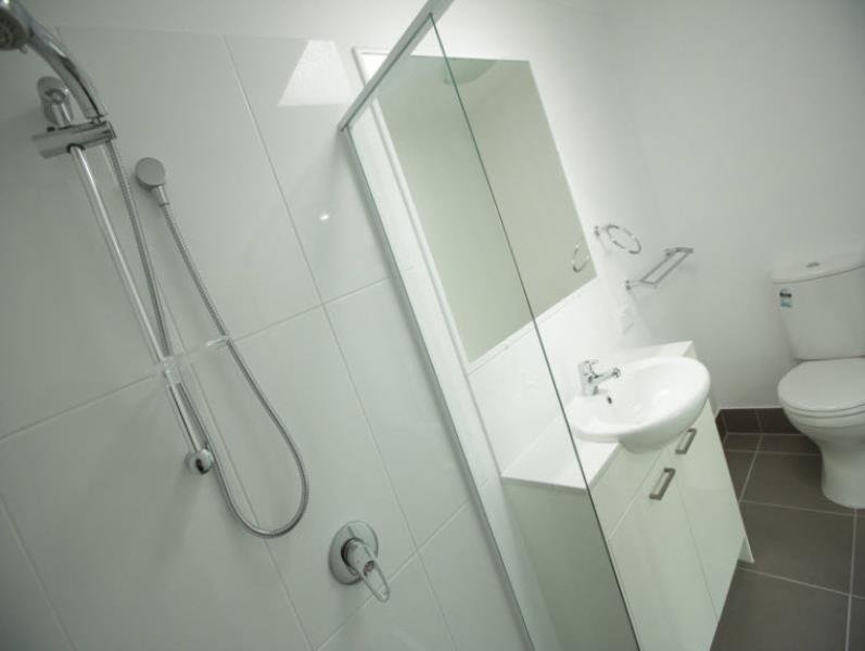 2/23 Roberts Street SOUTH GLADSTONE 11