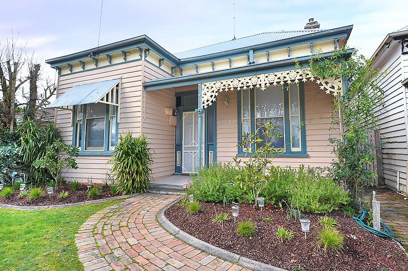 Gallery: 223 Talbot Street South