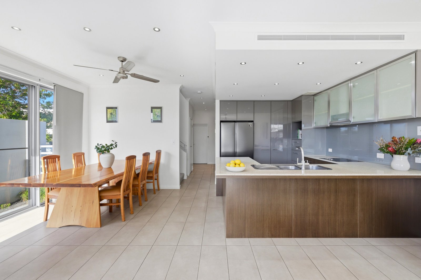 22/31 Port Peyra Crescent VARSITY LAKES 3